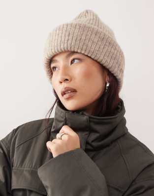 Weekday - Dicke Strickmütze aus Wollmix in Beige-Brown