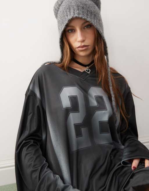 Weekday Disa oversized long sleeve nylon v neck t-shirt with sporty graphic print, 4 of 4
