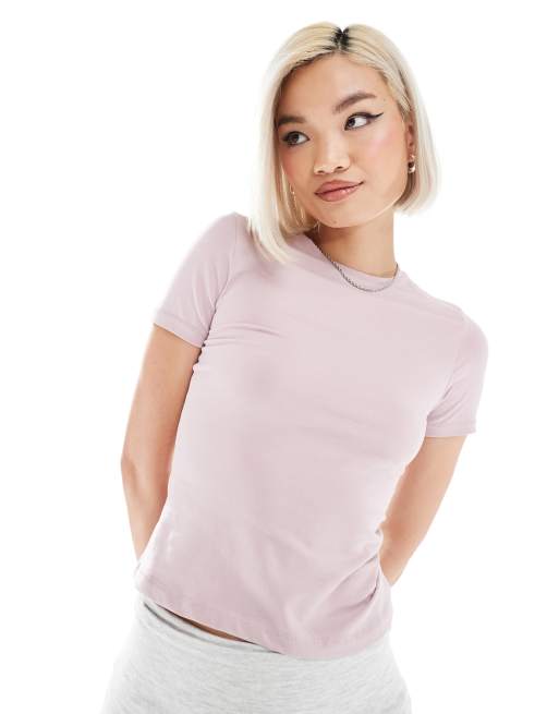 Weekday – Dopasowany T-shirt w zgaszonym różowym kolorze – Tylko w ASOS
