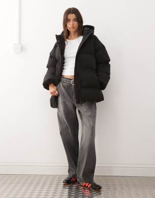 Weekday - Doudoune cintrée avec capuche amovible - Noir