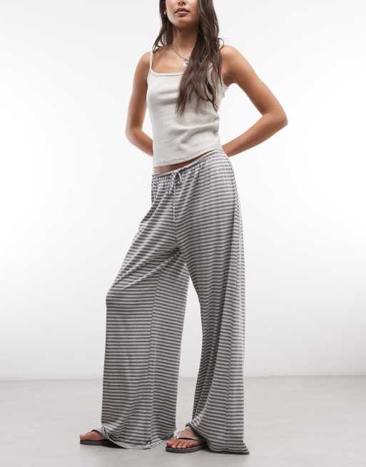 Weekday – Drapierte Hose in Grau meliert mit Streifen und weitem Bein, 2 von 5