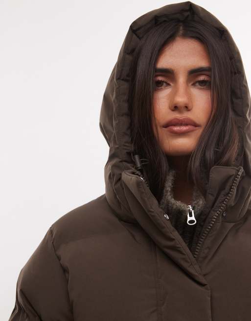 Weekday Dust cinched puffer coat with detachable hood in dark brown, 3 of 4