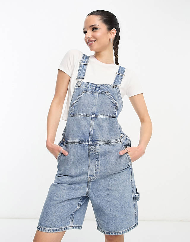 Weekday - dusty dungaree shorts in light pen blue