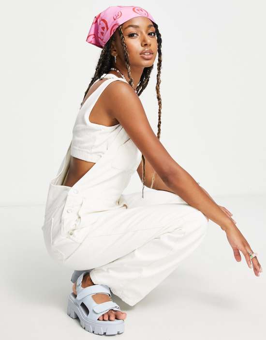 https://images.asos-media.com/products/weekday-dusty-overalls-in-vintage-white/202840555-3?$n_550w$&wid=550&fit=constrain
