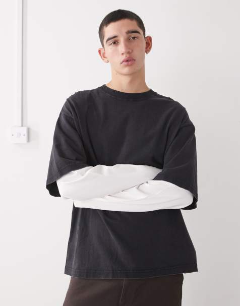 Weekday – Dwuwarstwowy czarny T-shirt oversize z kontrastowymi rękawami w kolorze złamanej bieli - view 1