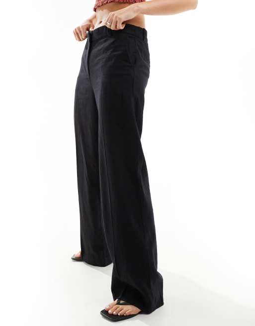Weekday Emmie low waisted linen mix trousers in black, 2 of 5