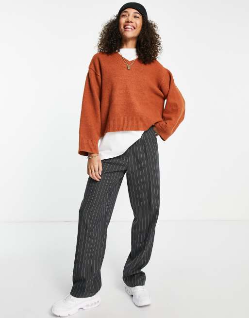 Weekday Ergo V neck knitted jumper in rust - ORANGE