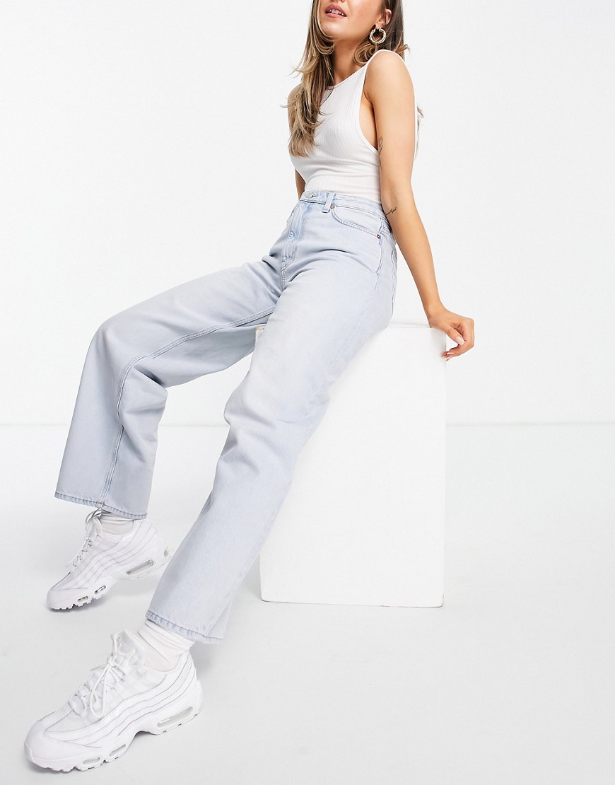 Weekday expand organic cotton mid rise boyfriend jeans in fresh blue-blues