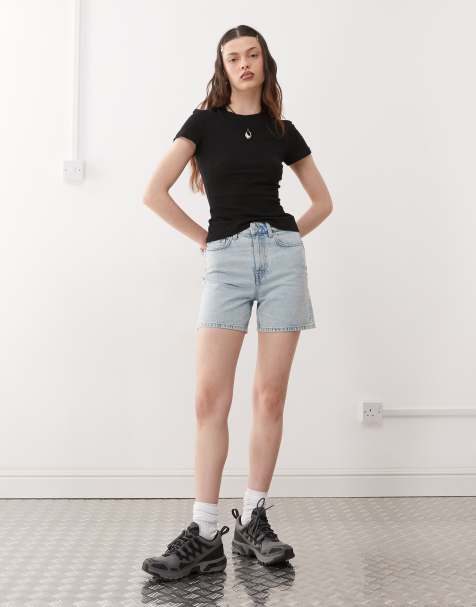 Weekday - Eya - Blå højtaljede denimshorts - Kun hos ASOS - view 1