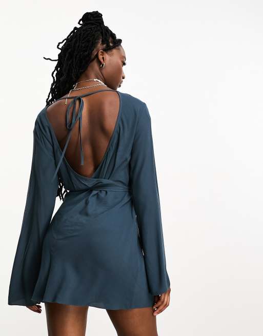 Weekday – Fahra – Minikleid in Dunkelblau mit Rückenausschnitt und Bindegürtel, 2 von 4