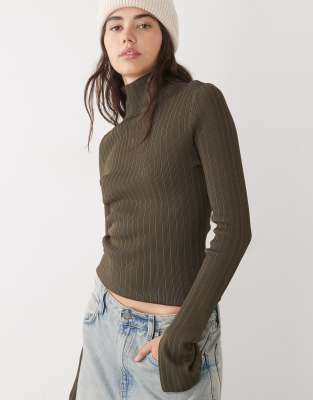 Weekday - Figurbetonter, zweifarbiger Rollkragenpullover in Khaki und Dunkelbraun, exklusiv bei ASOS-Grün