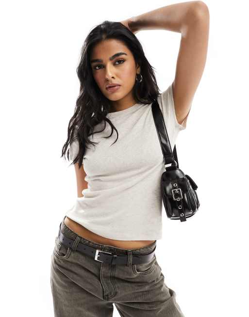 Weekday – Figurbetontes T-Shirt aus Leinenmix in Beige