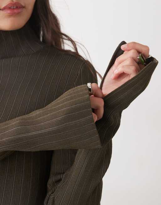 Weekday fitted turtle neck sweater in two-tone khaki green & dark brown - exclusive to ASOS, 4 of 4