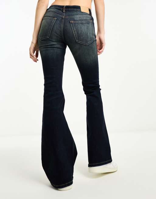 Weekday – Flame – Schlagjeans in sumpfblauer Waschung mit niedrigem Bund, 4 von 5