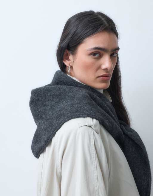 Weekday flauschiger Strickschal in Off-Black meliert, 2 von 3