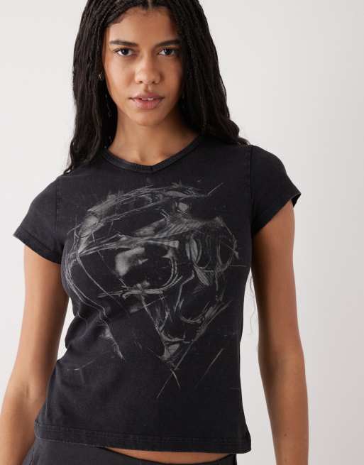 Weekday – Fleur – Czarny dopasowany T-shirt z dekoltem w szpic i grafiką, 4 z 4
