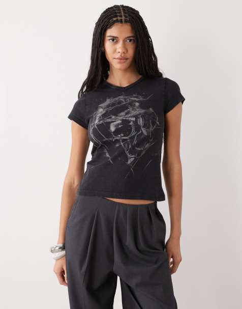 Weekday - Fleur - Smal T-shirt met V-hals en grafische print in zwart - view 1