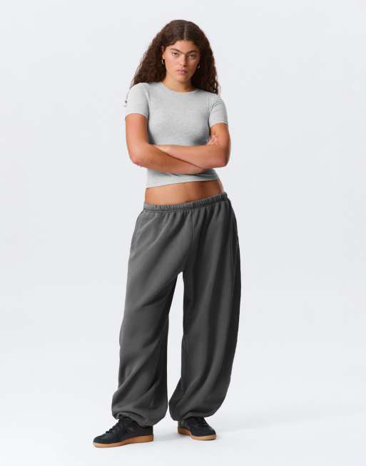 Weekday - Forvaskede sorte oversized joggingbukser i kraftig jersey