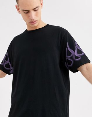 Weekday Frank - T-shirt met vlammenprint op de mouwen in zwart