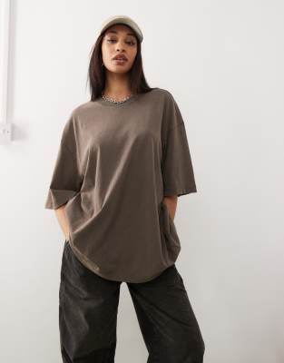 Weekday - Frida - Oversize-T-Shirt in verwaschenem Maulwurfsgrau-Braun