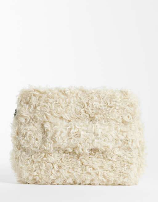 Weekday funda para portátil de piel sintética color crema, 1 de 3