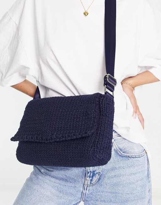 Weekday - Gebreide handtas in marineblauw