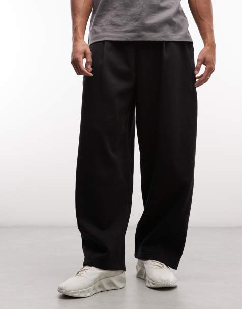 Weekday - Geplooide joggingbroek met wijde ronde pijpen in zwart - view 1