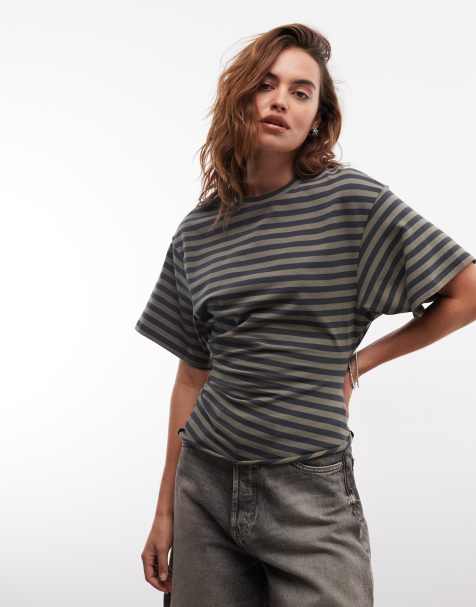 Weekday – Gestreiftes T-Shirt in Khaki und Dunkelgrau mit geraffter Taille - view 1