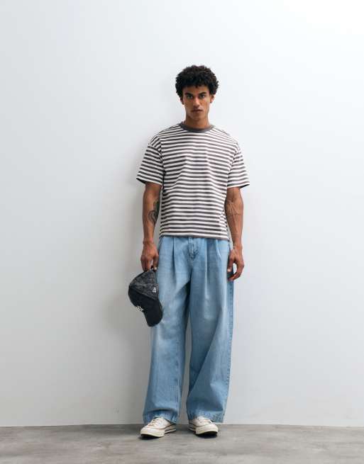 Weekday - Gråbrun og offwhite T-shirt med striber og oversized samr firkantet pasform - Kun hos ASOS, 2 af 5