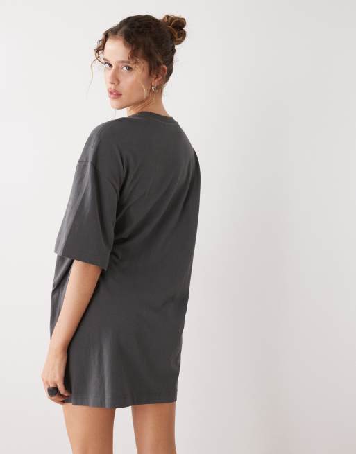 Weekday – Grafitowa sukienka T-shirtowa oversize, tylko w ASOS, 2 z 4
