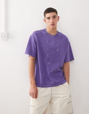 Weekday – Great – T-Shirt in Lila mit Sprayprint und kastigem Schnitt - view 1