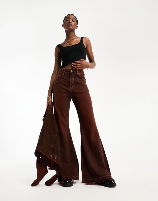 Weekday - Grove - Baggy bootcut jeans in roestrood met wassing, deel van co-ord set