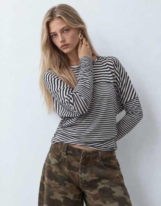 Weekday halbtransparentes Longsleeve mit Fledermausärmeln in Schwarz-Weiß gestreift, 9 von 9