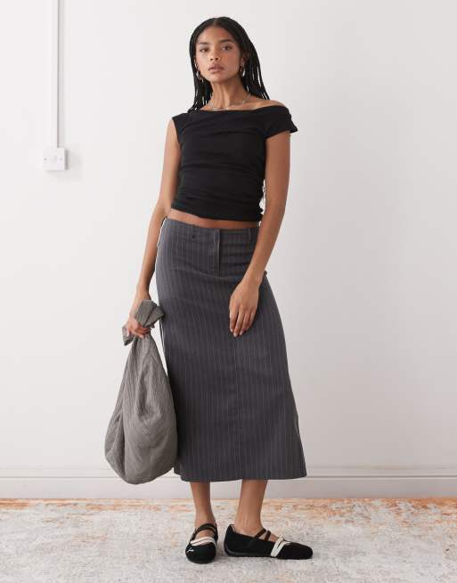 Weekday – Halbtransparentes Oberteil in Schwarz mit drapiertem Ausschnitt, 2 von 4