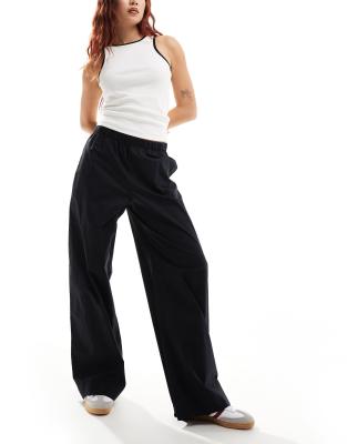 Weekday – Hanna – Lockere Hose in Schwarz