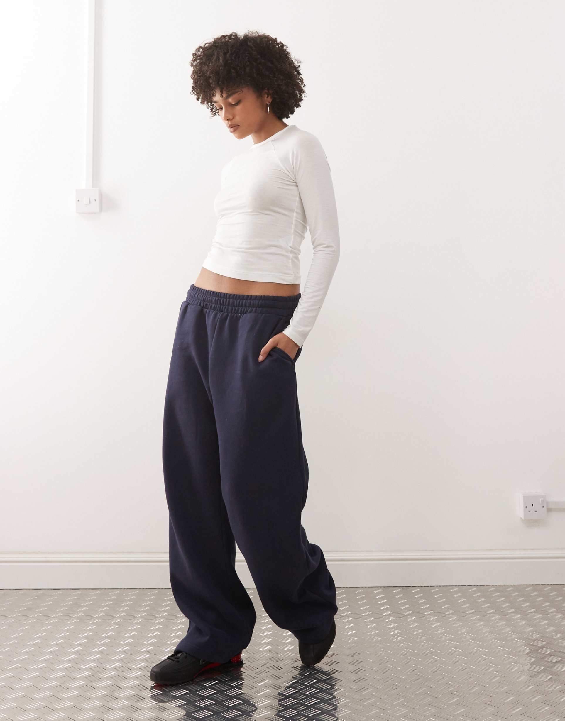 weekday heavyweight jersey wide leg sweatpants in navy