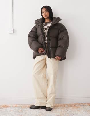 Weekday - Hochwertiger Steppmantel in Dunkelbraun mit Daunenfutter-Brown