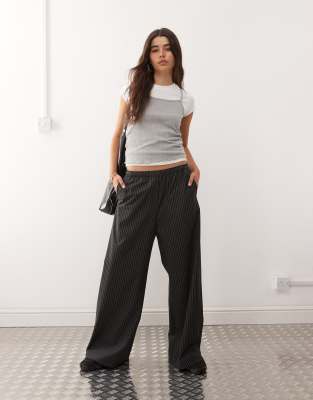 Weekday - Hose in dunklem Dunkelgrau mit Nadelstreifen, elastischem Bund und weitem Bein