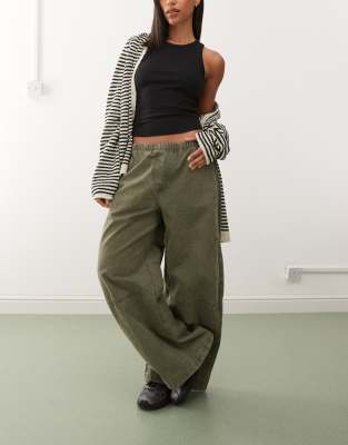Weekday - Hose in verwaschenem Khaki mit elastischem Bund und superweitem Bein-Grün