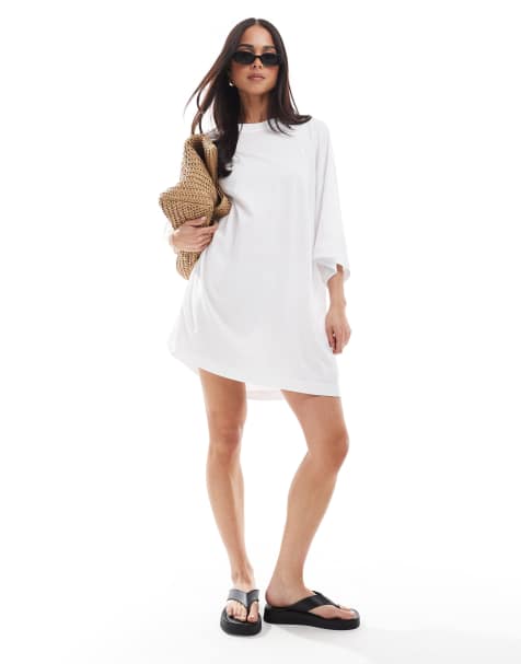 Weekday - Huge - Mini T-shirtjurk in wit, exclusief bij ASOS - view 1