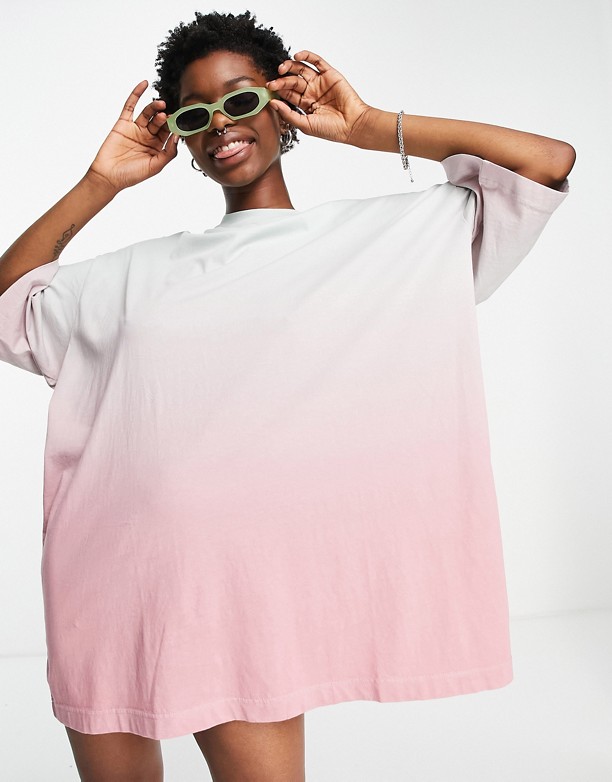  Najlepszy Weekday – Huge – Sukienka T-shirtowa z bawełny organicznej z rÓżowym efektem dip dye PINK DIP DYE