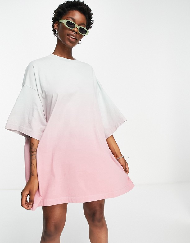  Najlepszy Weekday – Huge – Sukienka T-shirtowa z bawełny organicznej z rÓżowym efektem dip dye PINK DIP DYE