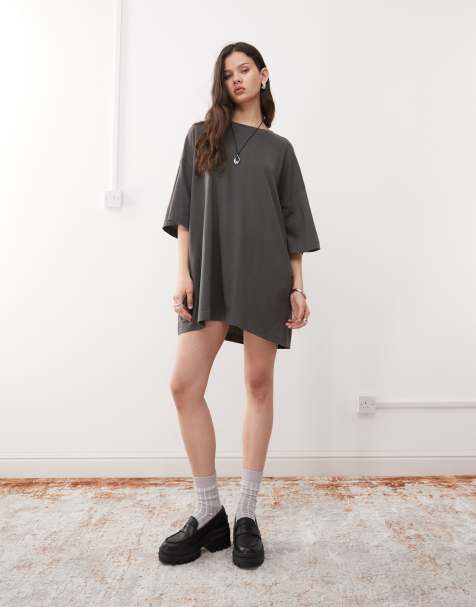 Weekday – Huge – T-Shirt-Minikleid in Anthrazit, exklusiv bei ASOS - view 1