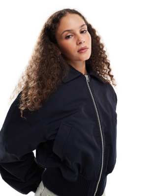 Weekday - Irma - Wattierte Bomberjacke in Marineblau