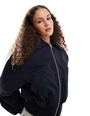 Weekday – Irma – Wattierte Bomberjacke in Marineblau - view 1