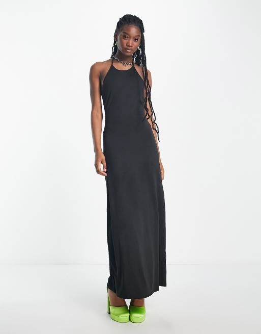 Weekday – Jasnoczarna sukienka maxi z dekoltem halter i odkrytymi plecami
