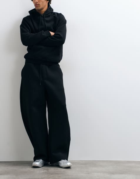Weekday Jogger aus Scuba-Material mit Barrel-Leg und elastischem Bund in Schwarz - view 1