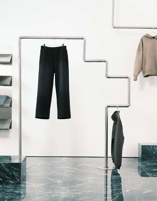Weekday – Jogginghose aus Material in Neoprenoptik in verwaschenem Schwarz, Kombiteil, 2 von 5