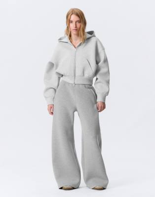 Weekday - Jogginghose aus neoprenartigem Material in meliertem Grau mit weitem Bein