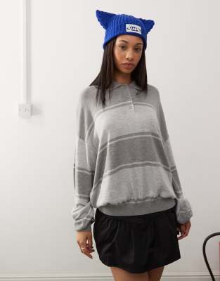 Weekday - Joline - Oversize-Pullover in meliertem, gestreiftem Grau mit Polokragen